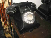 Old Phone 3.jpg (24831 bytes)